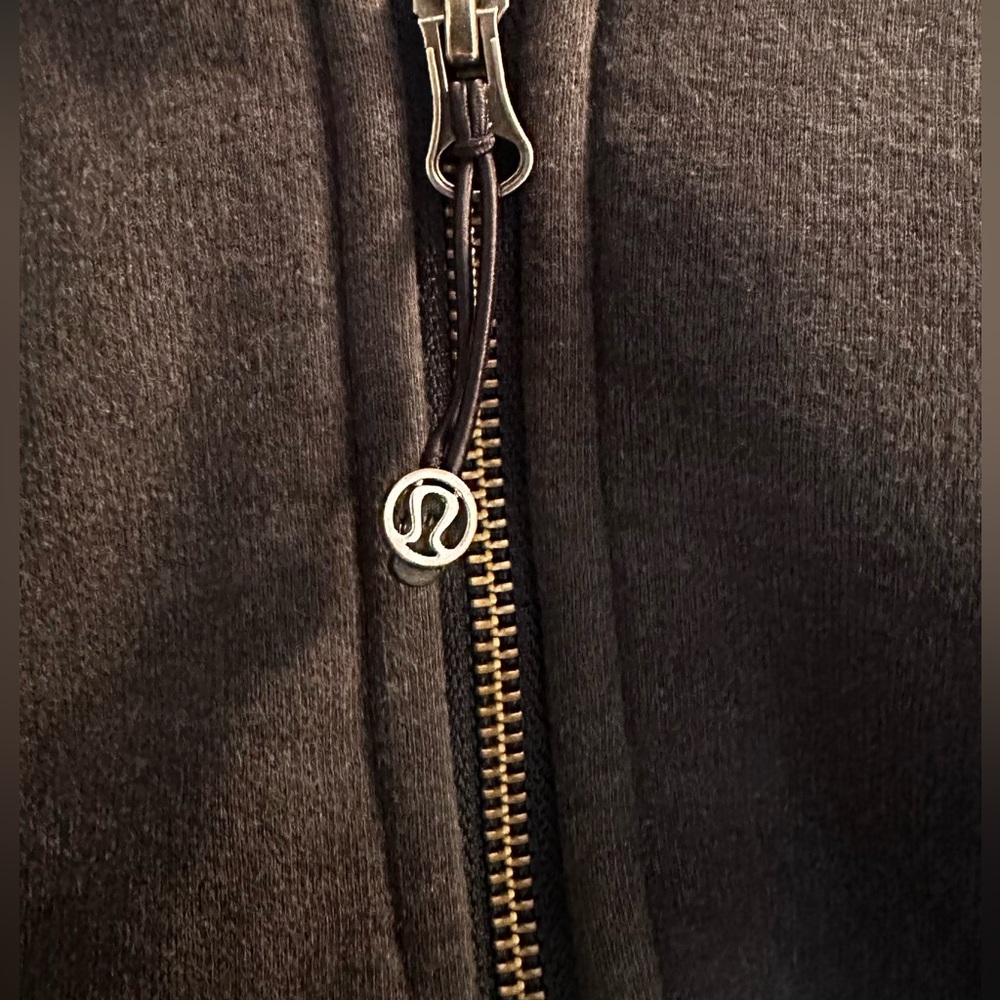 Lululemon Scuba Full-Zip Cropped Hoodie | Dark Navy | Size 8 | Thumb Holes - Picture 4 of 7